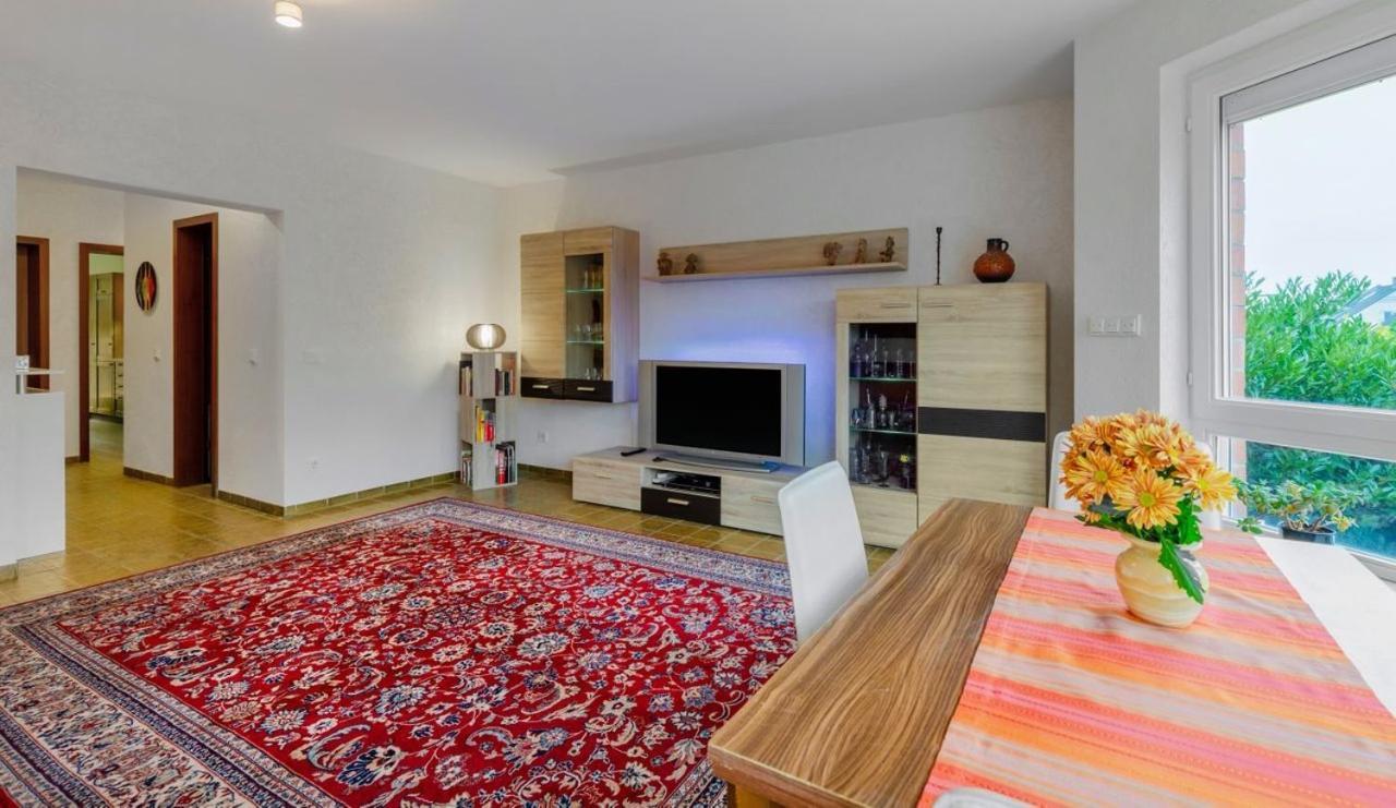 Modernes Apartment In Schoener Lage Дюссельдорф Экстерьер фото